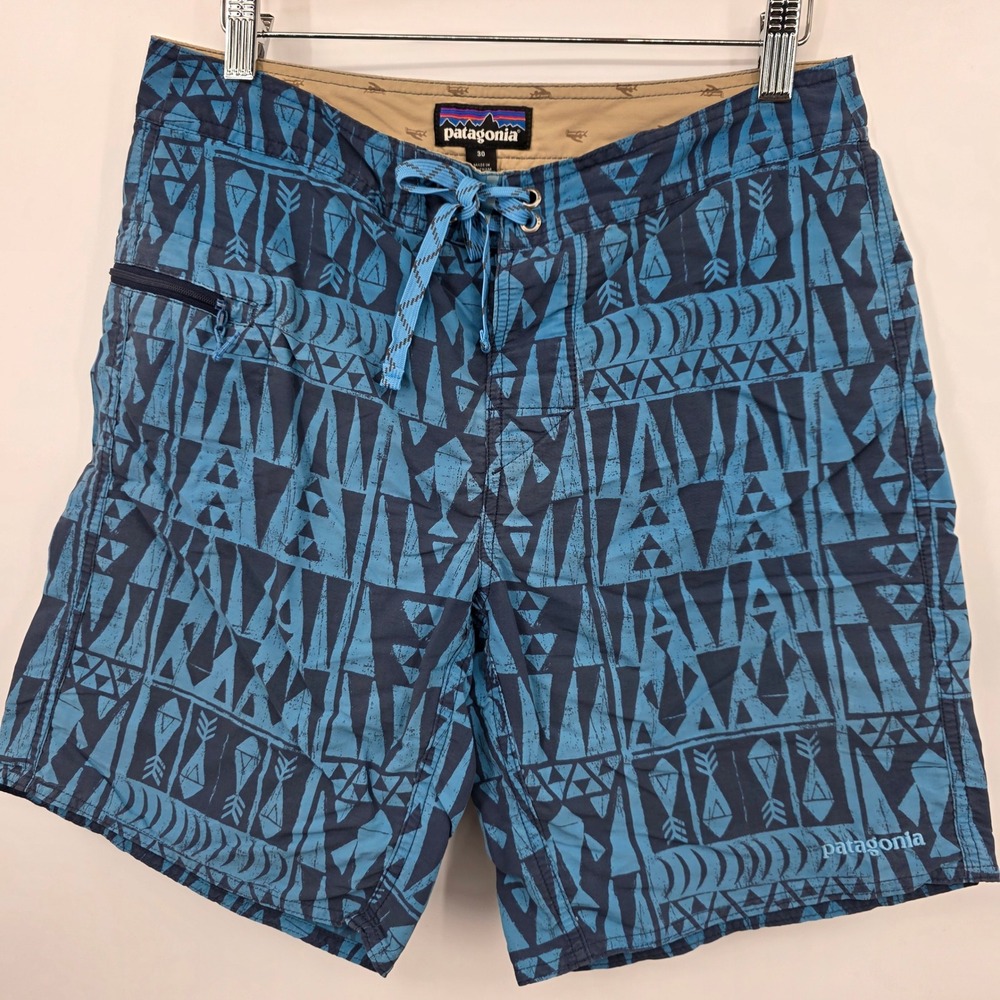 Patagonia Scallop Hem Board Shorts Mens 30 Blue Geometric Tribal Print 8" Inseam